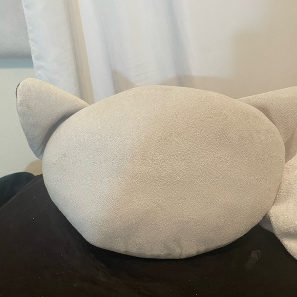 Cat Face Shaped Accent Pillow - Picture 2 of 5